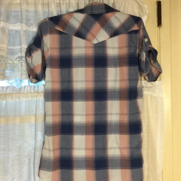 Women’s Plaid pink, white, blue short Sleeve  collared button up Top by Hurley - Picture 4 of 10